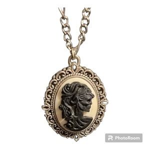 NWOT | Skull Cameo Woman Pendant | comes with Chain